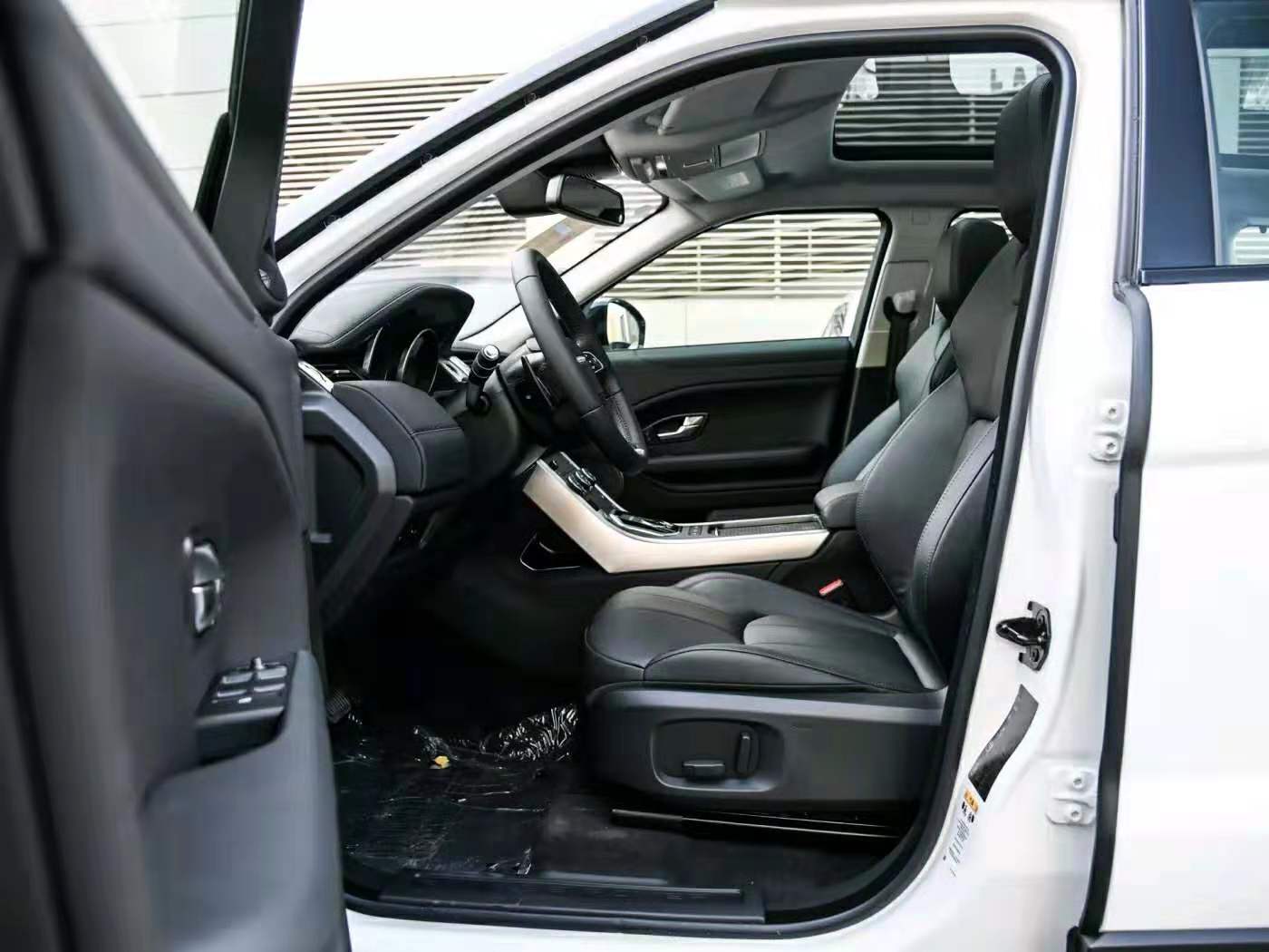 引爆你(nǐ)的駕駛欲望，路(lù)虎攬勝極光(guāng)7秒破百，你(nǐ)還(hái)在等什麽(圖3)