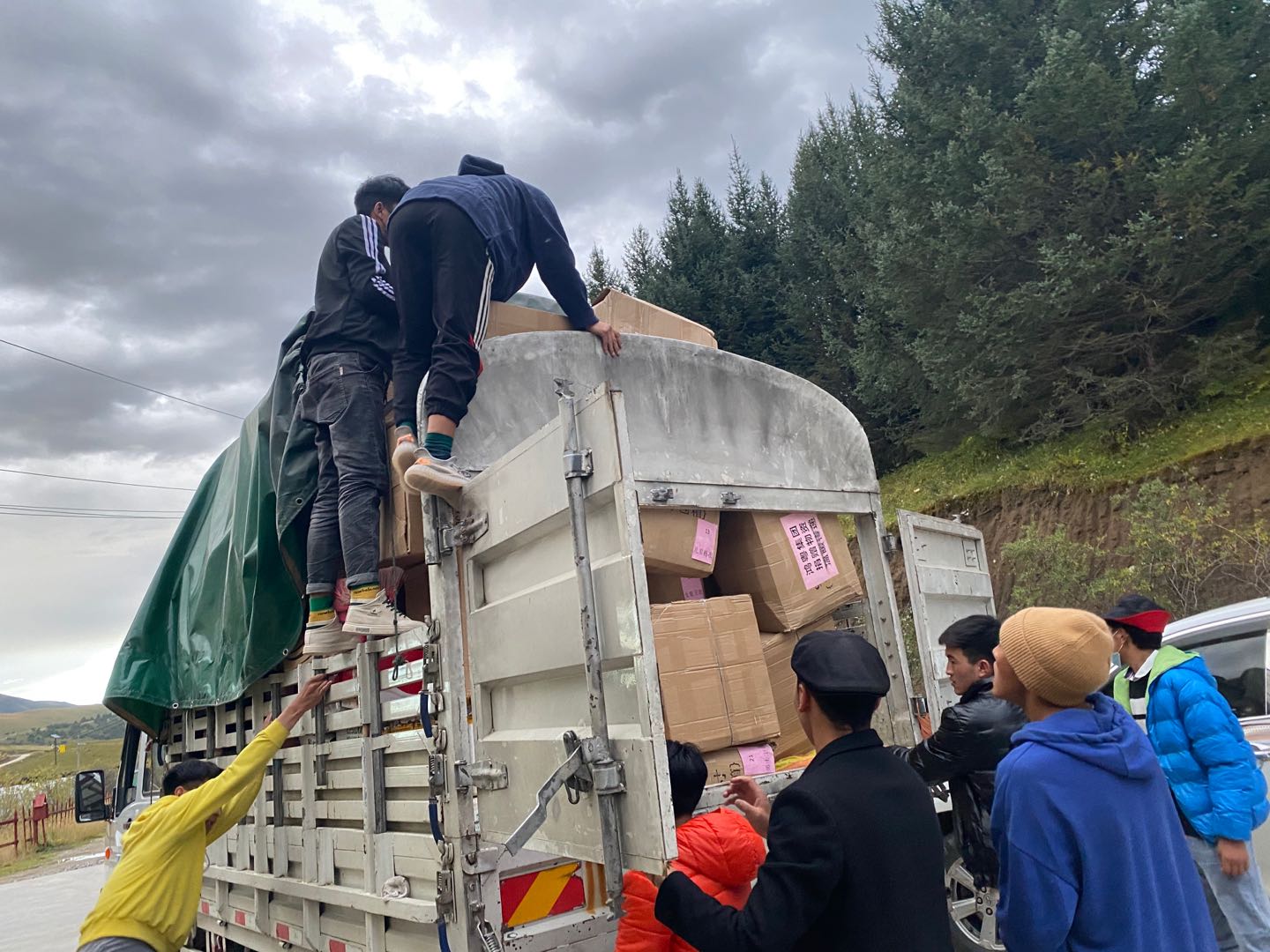鴻粵公益回顧丨家國(guó)同歡月同圓 溫暖滿載甘孜州(圖5) 鴻粵公益回顧丨家國(guó)同歡月同圓 溫暖滿載甘孜州(圖5)