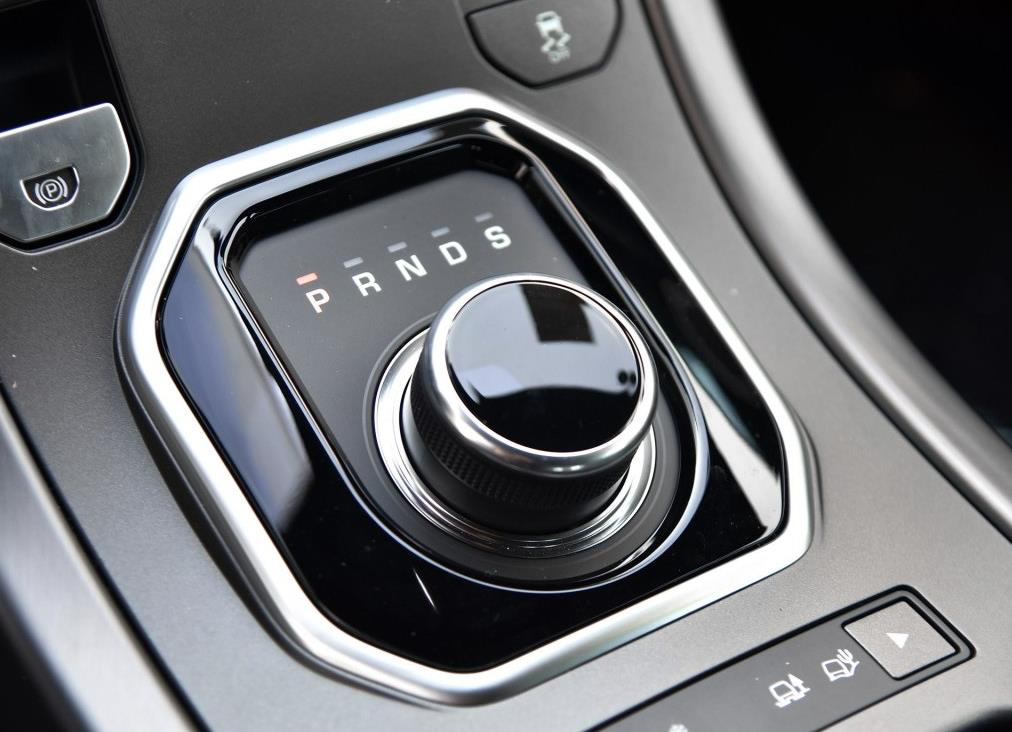 聽說(shuō)你(nǐ)還(hái)要買奧迪Q5,路(lù)虎攬勝極光(guāng)才是你(nǐ)的專屬SUV(圖4) 聽說(shuō)你(nǐ)還(hái)要買奧迪Q5,路(lù)虎攬勝極光(guāng)才是你(nǐ)的專屬SUV(圖4)