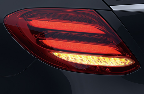 長軸距E級轎車(圖7) 長軸距E級轎車(圖7)