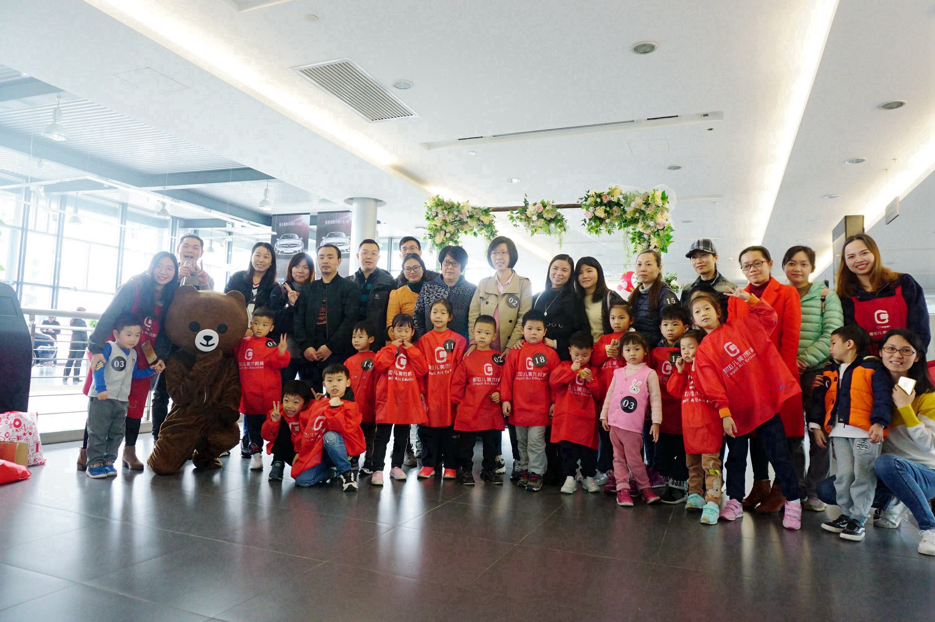 2019，愛你(nǐ)依舊 ——鴻粵星輝攜手夏加兒美術(shù)一起安全童行