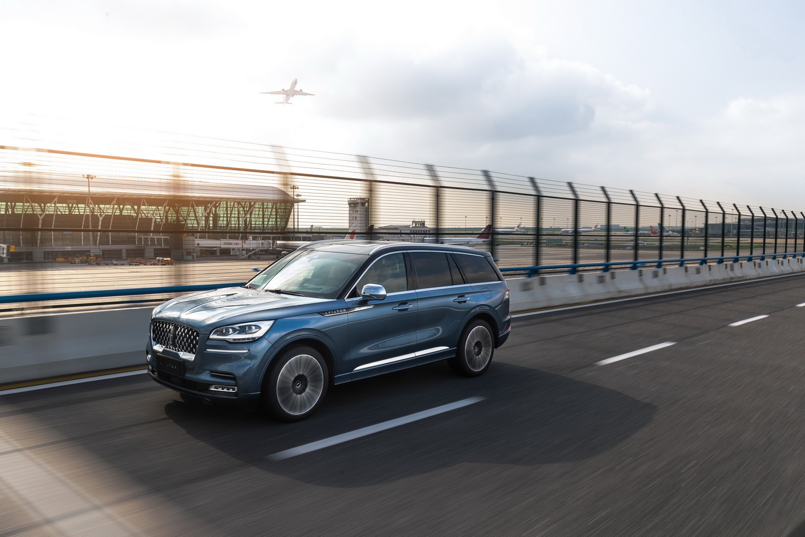 中國(guó)“智”造大(dà)型美式豪華SUV上市起航