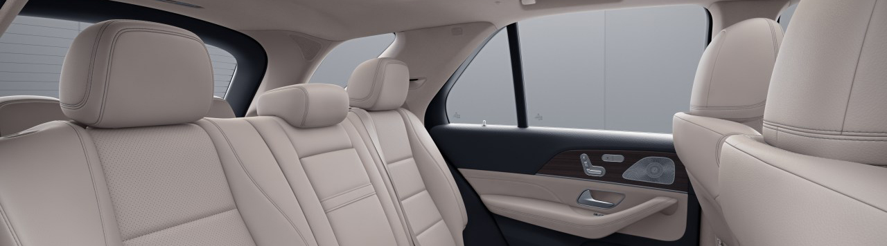 淩駕，怡然自(zì)得(de)