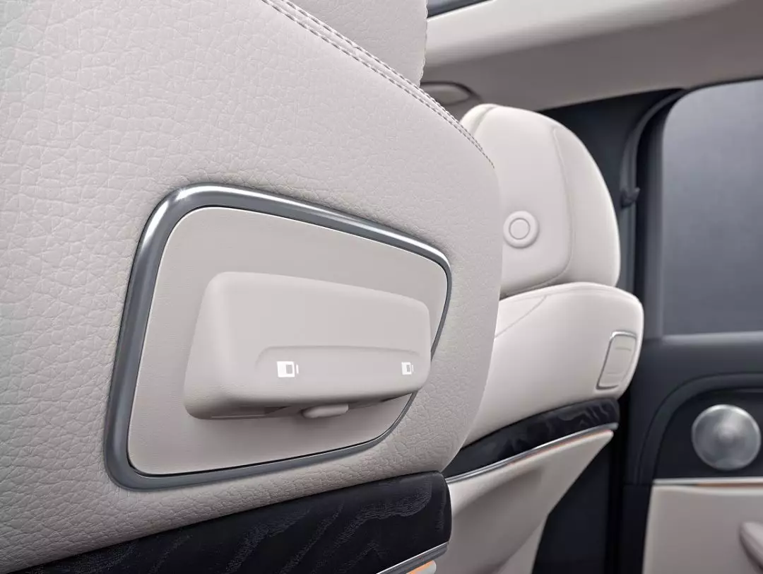 智者,大(dà)成丨新款梅賽德斯-奔馳E級車煥“芯”上市 再領豪華行政座駕典範(圖26) 智者,大(dà)成丨新款梅賽德斯-奔馳E級車煥“芯”上市 再領豪華行政座駕典範(圖26)