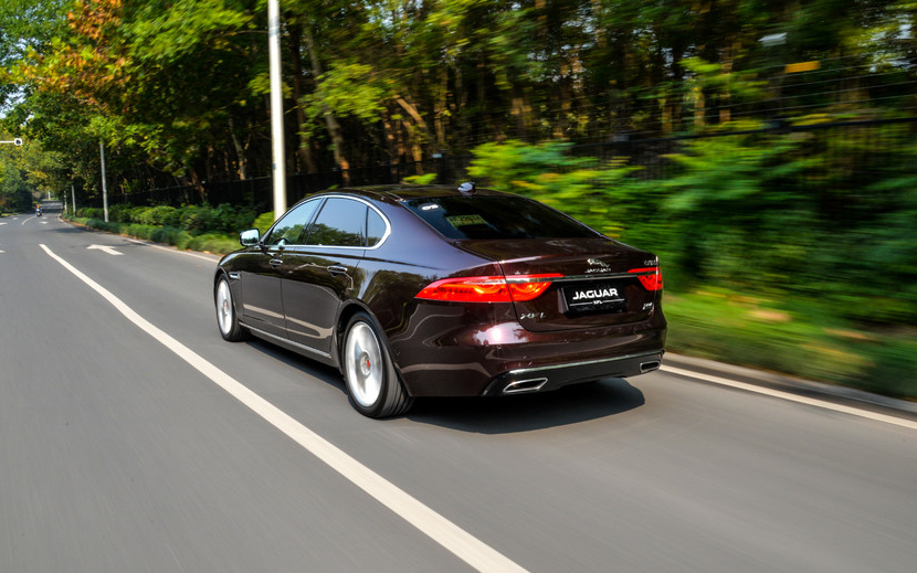 捷豹XFL紳士風(fēng)引爆全場，寶馬5系靠邊站(zhàn)(圖5)