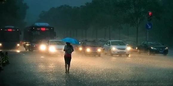 雨(yǔ)季開車注意事(shì)項 番禺林肯一直在您身(shēn)邊(圖7) 雨(yǔ)季開車注意事(shì)項 番禺林肯一直在您身(shēn)邊(圖7)