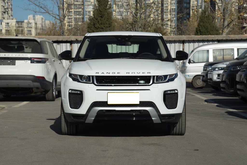 聽說(shuō)你(nǐ)還(hái)要買奧迪Q5,路(lù)虎攬勝極光(guāng)才是你(nǐ)的專屬SUV(圖1) 聽說(shuō)你(nǐ)還(hái)要買奧迪Q5,路(lù)虎攬勝極光(guāng)才是你(nǐ)的專屬SUV(圖1)