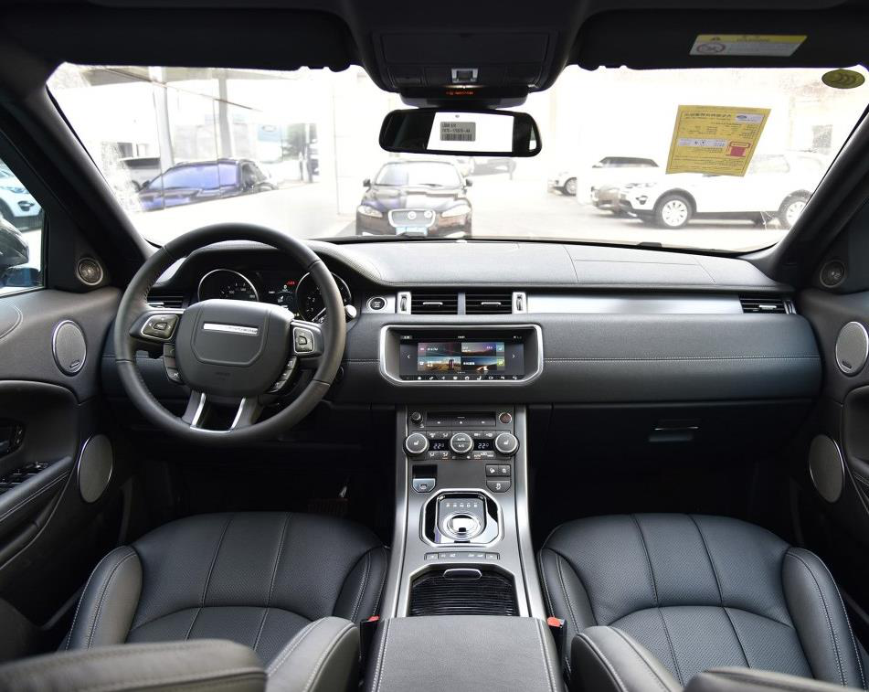 聽說(shuō)你(nǐ)還(hái)要買奧迪Q5,路(lù)虎攬勝極光(guāng)才是你(nǐ)的專屬SUV(圖3) 聽說(shuō)你(nǐ)還(hái)要買奧迪Q5,路(lù)虎攬勝極光(guāng)才是你(nǐ)的專屬SUV(圖3)