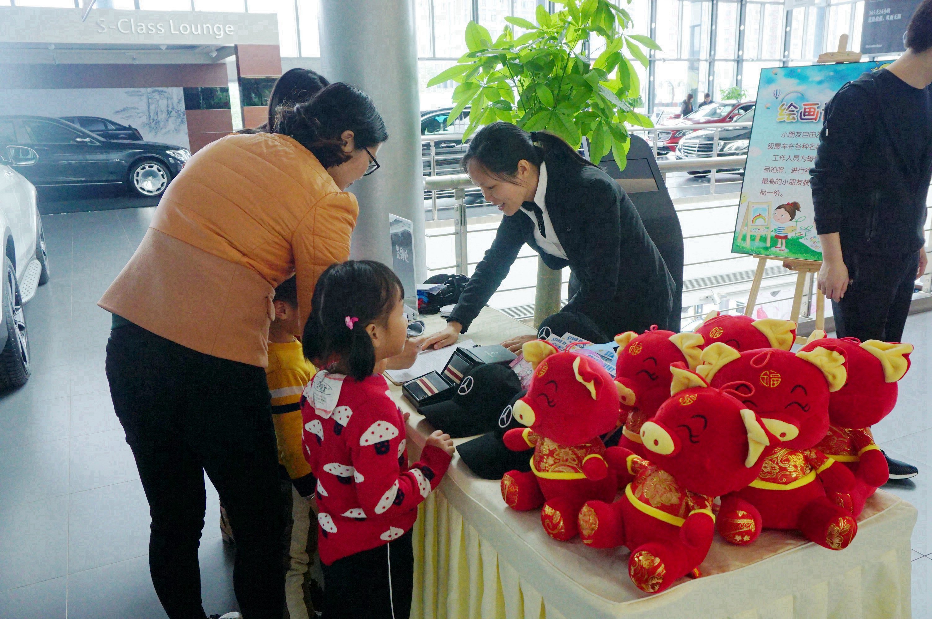 2019，愛你(nǐ)依舊 ——鴻粵星輝攜手夏加兒美術(shù)一起安全童行(圖3)