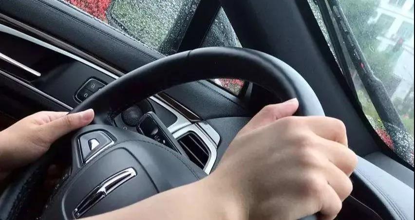 雨(yǔ)季開車注意事(shì)項 番禺林肯一直在您身(shēn)邊(圖8) 雨(yǔ)季開車注意事(shì)項 番禺林肯一直在您身(shēn)邊(圖8)