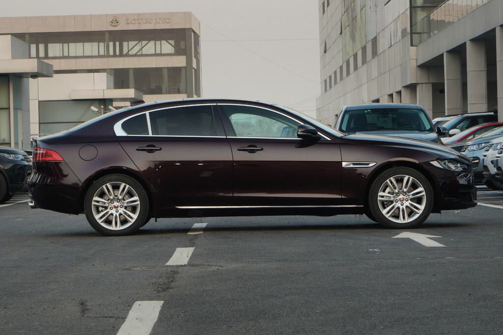 與寶馬3系一較高下,全新捷豹XEL震撼來(lái)襲(圖2) 與寶馬3系一較高下,全新捷豹XEL震撼來(lái)襲(圖2)